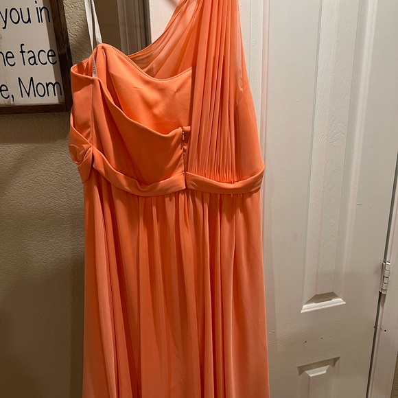 One shoulder bridesmaid dress - Picture 2 of 3